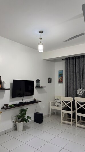 Interior - Greg black apartment - WITH AC/NETFLIX,HOTSHOWER (Mombasa)