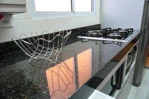 Appartement Confort, vue cour intérieure | Cuisine privée