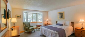 Cozy Condo in Island Park- 20 minutes to West Yellowstone!