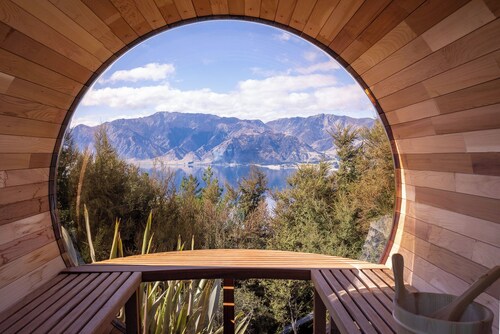 Lake Hāwea View - A private luxury retreat surrounding by awe-inspiring beauty