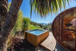Terrace/patio - Lake Hāwea View — endless lake views set in New Zealand’s wild beauty (Albert Town)