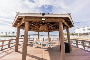 Outdoor dining - Riverwalk Retreat | Waterfront Escape (Fort Myers)