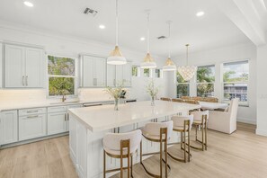 Coffee/tea maker, fridge, microwave, oven - Salt House · 2026 Luxury · 6 King Suites 2 Masters (Fort Myers Beach)