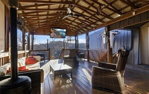 TV - Incredible View, Spacious 3-bedroom house, with large deck in peaceful cove 60mm (Edwards)