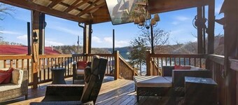 Incredible View, Spacious 3-bedroom house, with large deck in peaceful cove 60mm