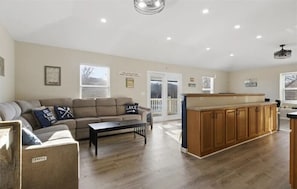 Lobby - Incredible View, Spacious 3-bedroom house, with large deck in peaceful cove 60mm (Edwards)
