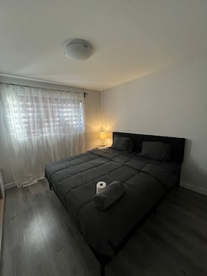 1 habitación, tabla de planchar con plancha, wifi y ropa de cama 