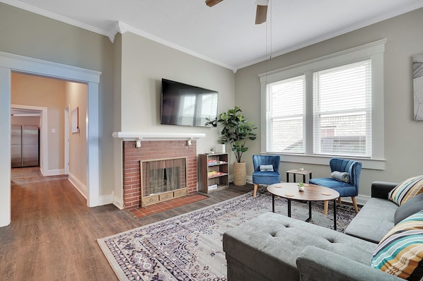 Smart TV, table football, ping pong - Family-Friendly Retreat: 3BR Home with Game Room & Spacious Backyard Oasis (Jeffersonville)
