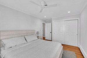 6 bedrooms, desk, iron/ironing board, free WiFi