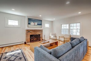 Smart TV, fireplace, computer monitors
