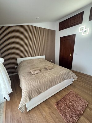 2 bedrooms, iron/ironing board, free WiFi, bed sheets - Leonor Home (Faro)