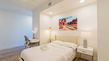 Luxury Apartment, 1 Double Bed, Pets Allowed, City View