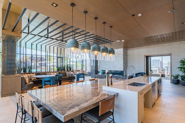 Outdoor dining - Deluxe Stay 5mins to Convention Center (Phoenix)