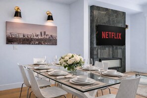 Dining - Modern Spacious Home Near University, Stadium & Hospital + A/C (Calgary)