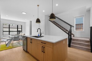 Interior - Modern Spacious Home Near University, Stadium & Hospital + A/C (Calgary)