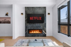 Interior - Modern Spacious Home Near University, Stadium & Hospital + A/C (Calgary)