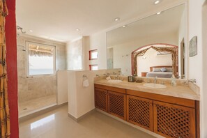 Shower, hair dryer, towels, soap - Departamento Junto al Mar, Punta de Mita. (Corral del Risco)
