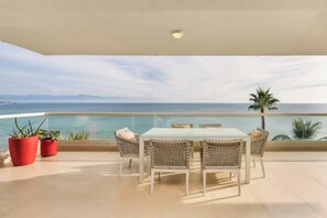 Outdoor dining - Departamento Junto al Mar, Punta de Mita. (Corral del Risco)