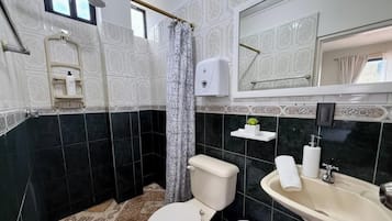 Comfort Apartment, Balcony, Partial Sea View | Bathroom | Towels
