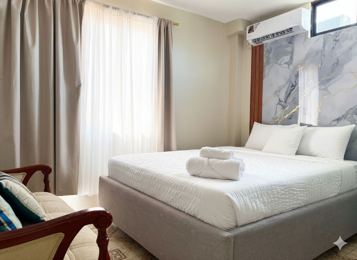 Căn hộ tiện nghi đơn giản, ban công, quang cảnh một góc biển