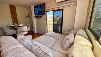 Comfort Apartment, Balcony, Partial Sea View | Living area