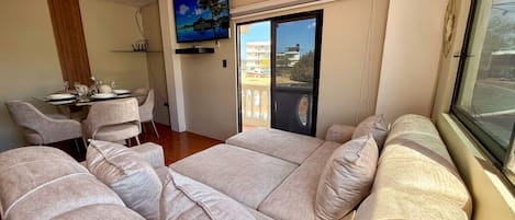 舒適公寓, 陽台, 部分海景 | 起居區