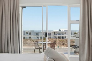 2 bedrooms, iron/ironing board, WiFi, bed sheets - Cosy retreat on Dolphin Ridge house (Cape Town)