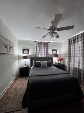 2 bedrooms, iron/ironing board, WiFi, bed sheets