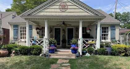 ROBYN’S NEST🪺 🪺
2 bedroom in the heart of beautiful historic Central Gardens.