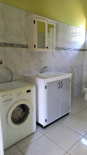 Dusche, Handtücher, Seife, Toilettenpapier