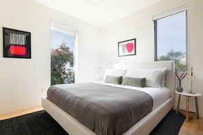 5 bedrooms, iron/ironing board, WiFi, bed sheets