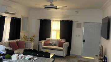 House, 2 Bedrooms, Accessible, Balcony | Living area