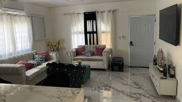 House, 2 Bedrooms, Accessible, Balcony | Living room