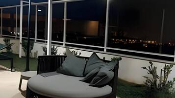 Basic Apartment | Terrace/patio