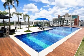 ベーシック アパートメント | プール