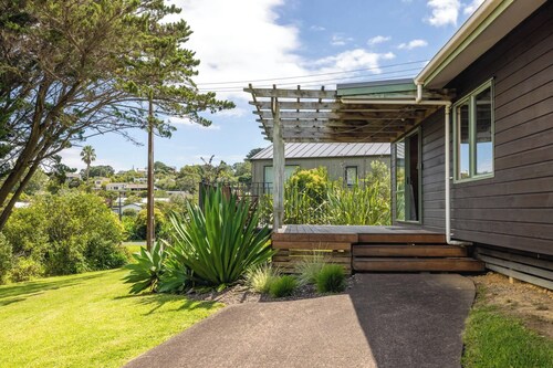 Moa Cottage – Central Oneroa Village