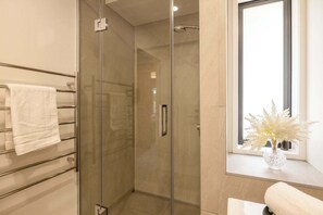 Shower, hair dryer, towels
