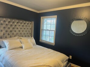 3 bedrooms, desk, iron/ironing board, free WiFi