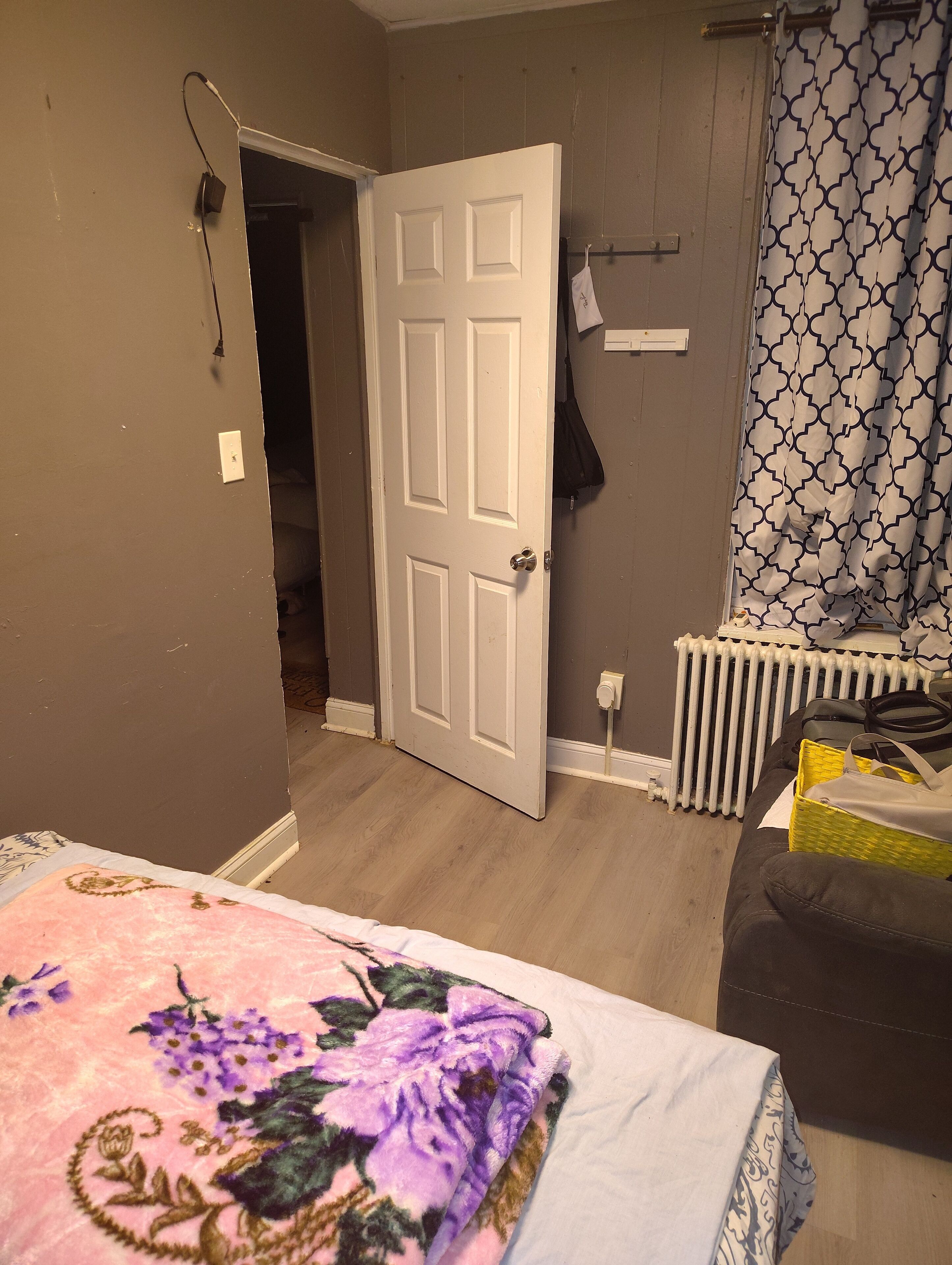 1 slaapkamer, een strijkplank/strijkijzer, wifi