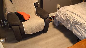 1 slaapkamer, een strijkplank/strijkijzer, wifi