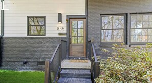 Exterior detail - NEW Reluxme Lux Uptown 4BR Modern Retreat  • Yard (Charlotte)