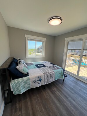 3 bedrooms, WiFi - Oceanfront 3-bedroom townhome with AC & outdoor shower in North Topsail Beach (North Topsail Beach)