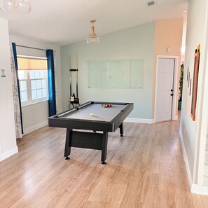 Games room - 3-bedroom house with Private Pool, Sauna & Game Room Oasis (Spring Hill)