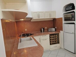 Private kitchen - LE SAFRAN apartment in the center of Agadir, close to the beach. (Agadir)