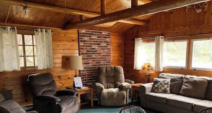 Cabin 8 "Lady Bug Lodge" 4 BR, 8 pp, wooded cabin, access to boats!