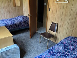 Room - Cabin 8 "Lady Bug Lodge" 4 BR, 8 pp, wooded cabin, access to boats! (Ely)