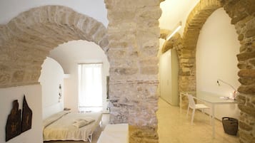 Deluxe with Patio and Sea view | Egyptian cotton sheets, premium bedding, down duvets, in-room safe