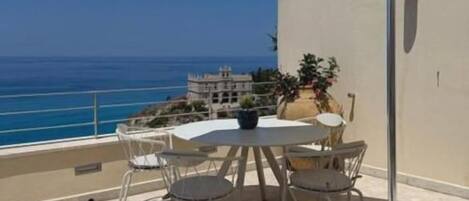 Penthouse with Panoramic Terrace overlooking the Sea | Terrace/patio