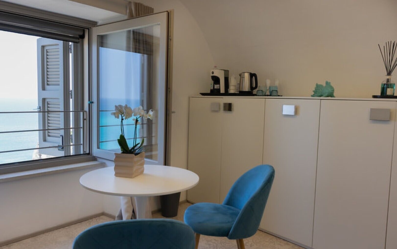 Superior Omega Sea View