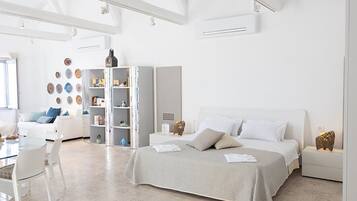 Penthouse with Panoramic Terrace overlooking the Sea | Egyptiske bomuldslagner, premium-sengetøj, dundyner